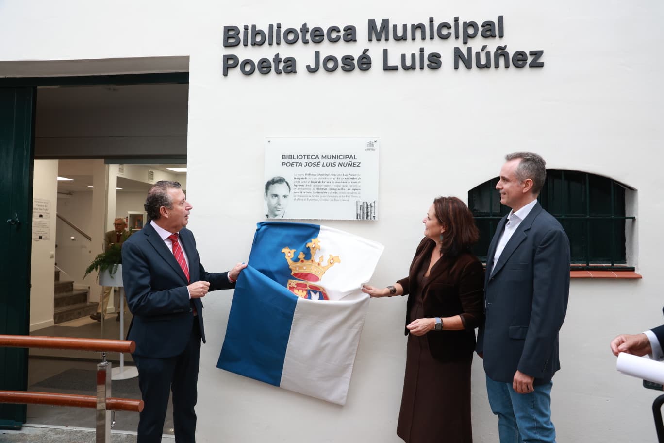 Fernández en la inauguración de la nueva Biblioteca de Espartinas: “Este proyecto demuestra que se puede conservar el patrimonio y a la vez ponerlo al servicio de lo público”