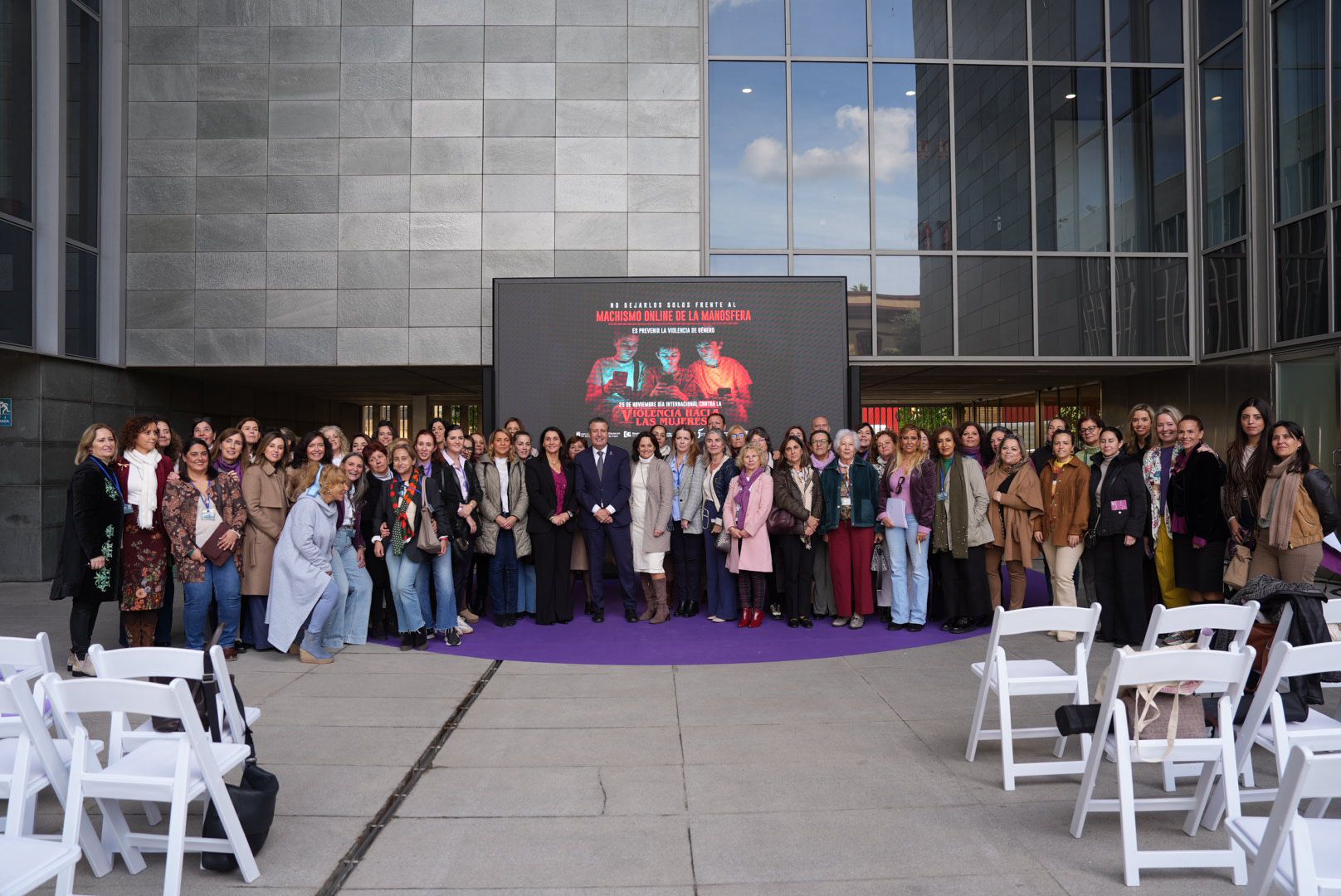 Javier Fernández en la presentación de la campaña del 25N: “No vamos a comprar el discurso de que esto se llama violencia intrafamiliar”