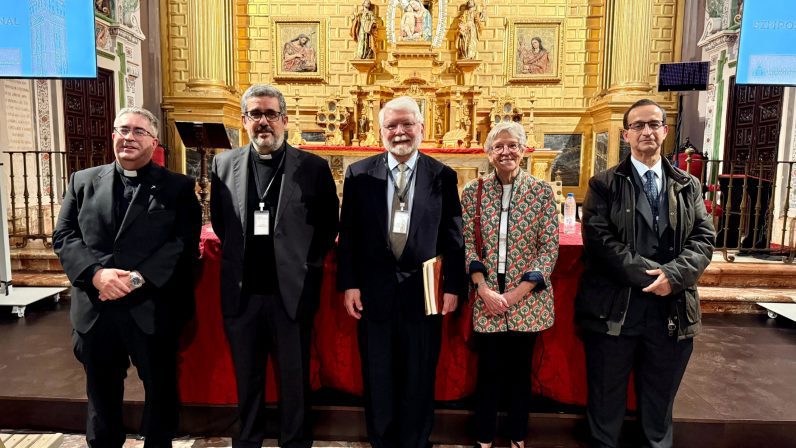 La construcción y evolución de la Giralda a debate en la Catedral