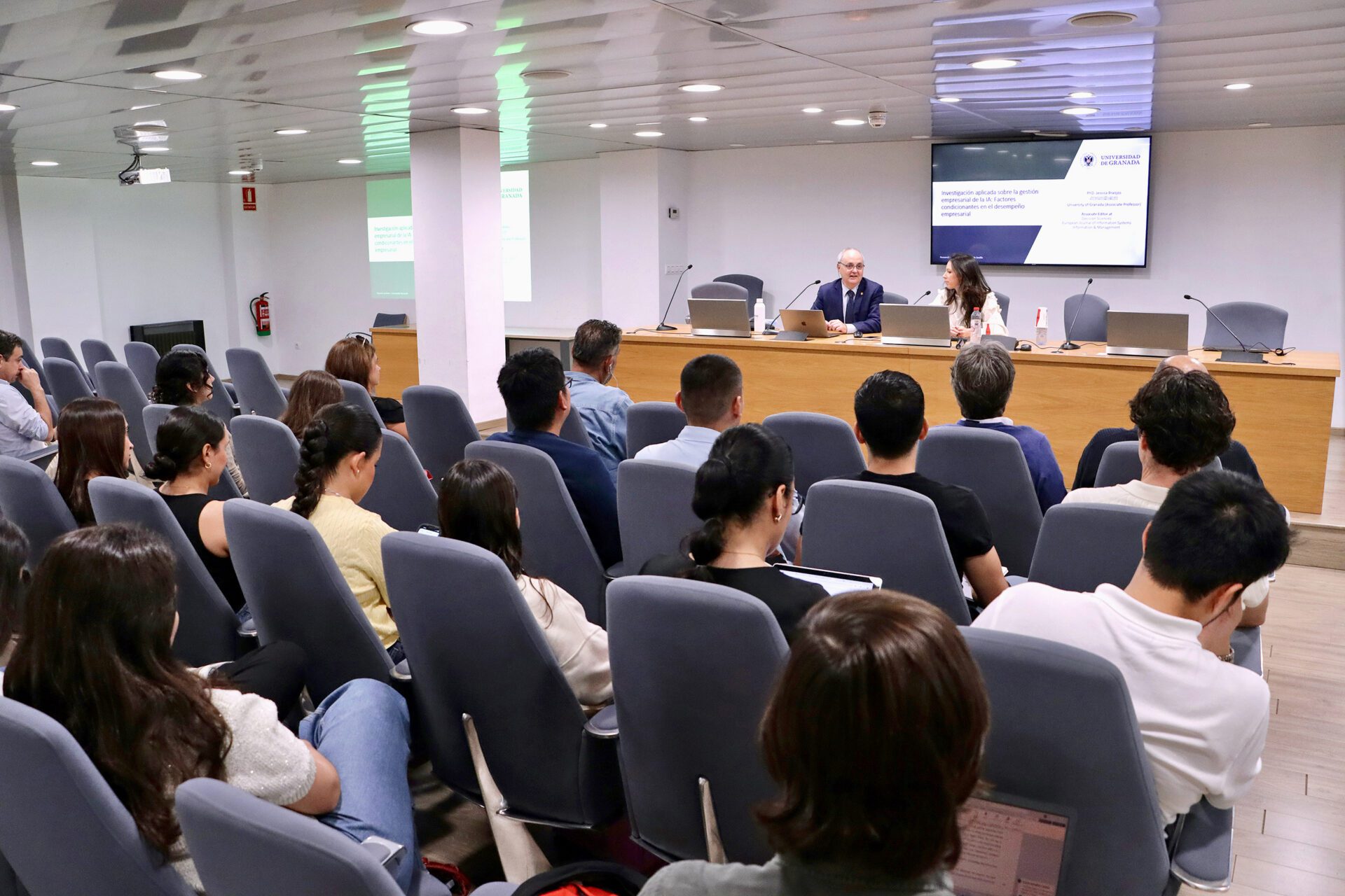 Más de cien estudiantes participan en el Ciclo de Seminarios del PDGENI de la US