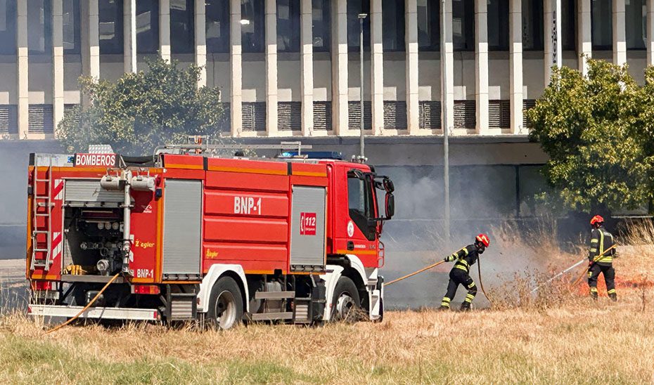 Dos heridos en el incendio de una casa en Gelves (Sevilla)