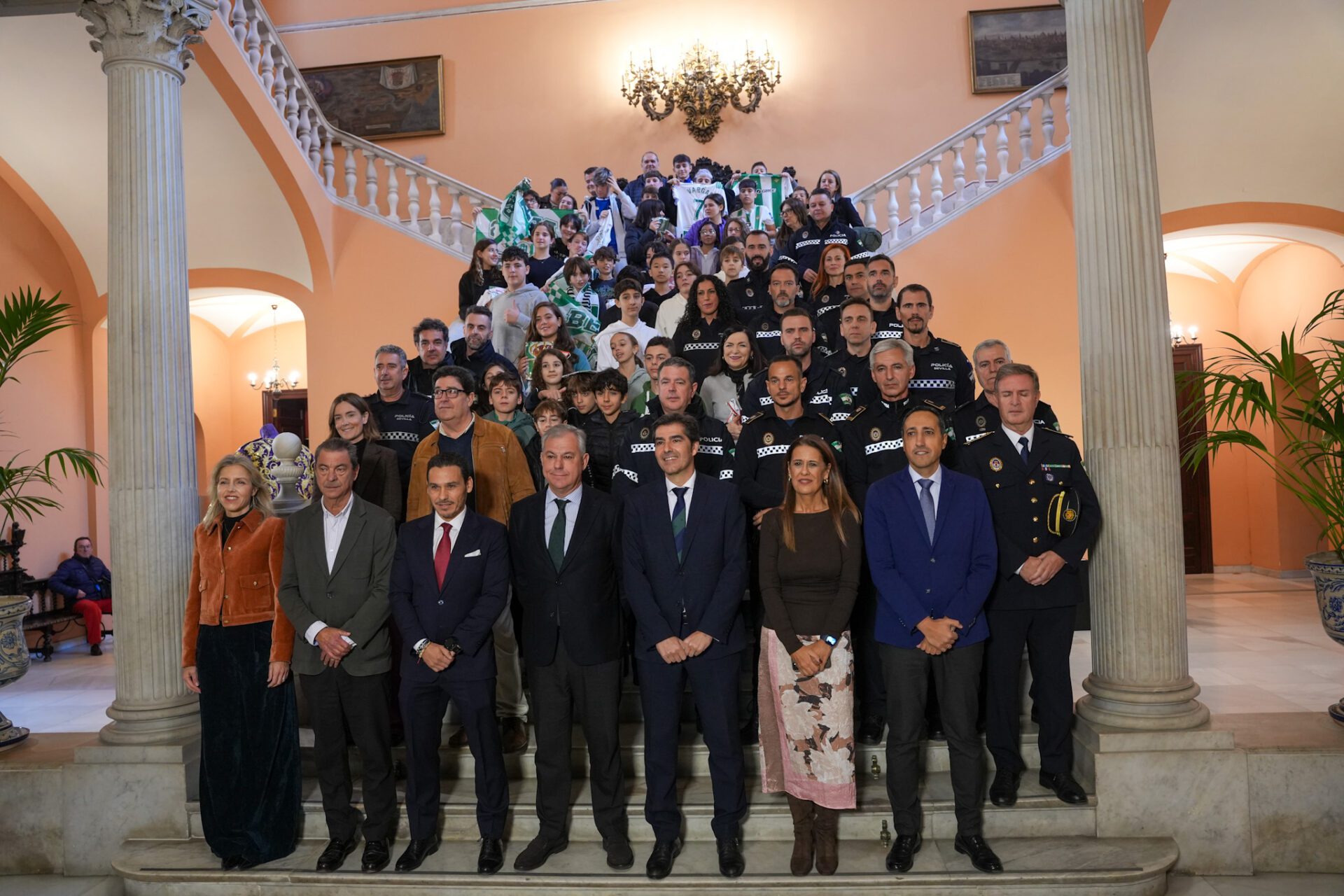 El Ayuntamiento impulsa una campaña contra el acoso escolar junto al Real Betis Balompié y el Sevilla F. C.