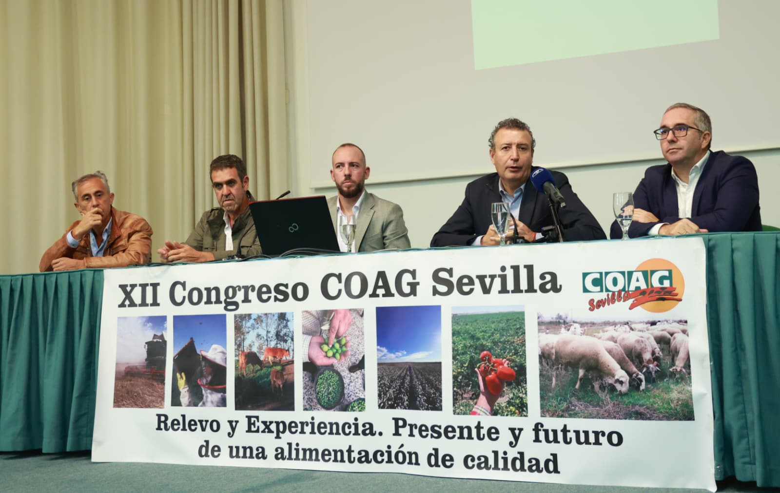 Javier Fernández fija en los recursos y en la conciliación las claves para que “en el campo sevillano se produzca un relevo generacional que quiera emprender”