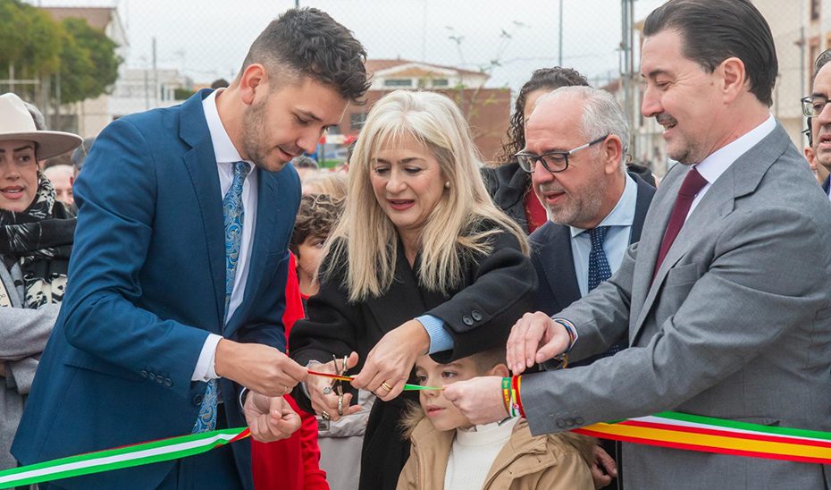 El Gobierno andaluz inaugura el complejo de la Carolina con pistas de atletismo y campo de fútbol