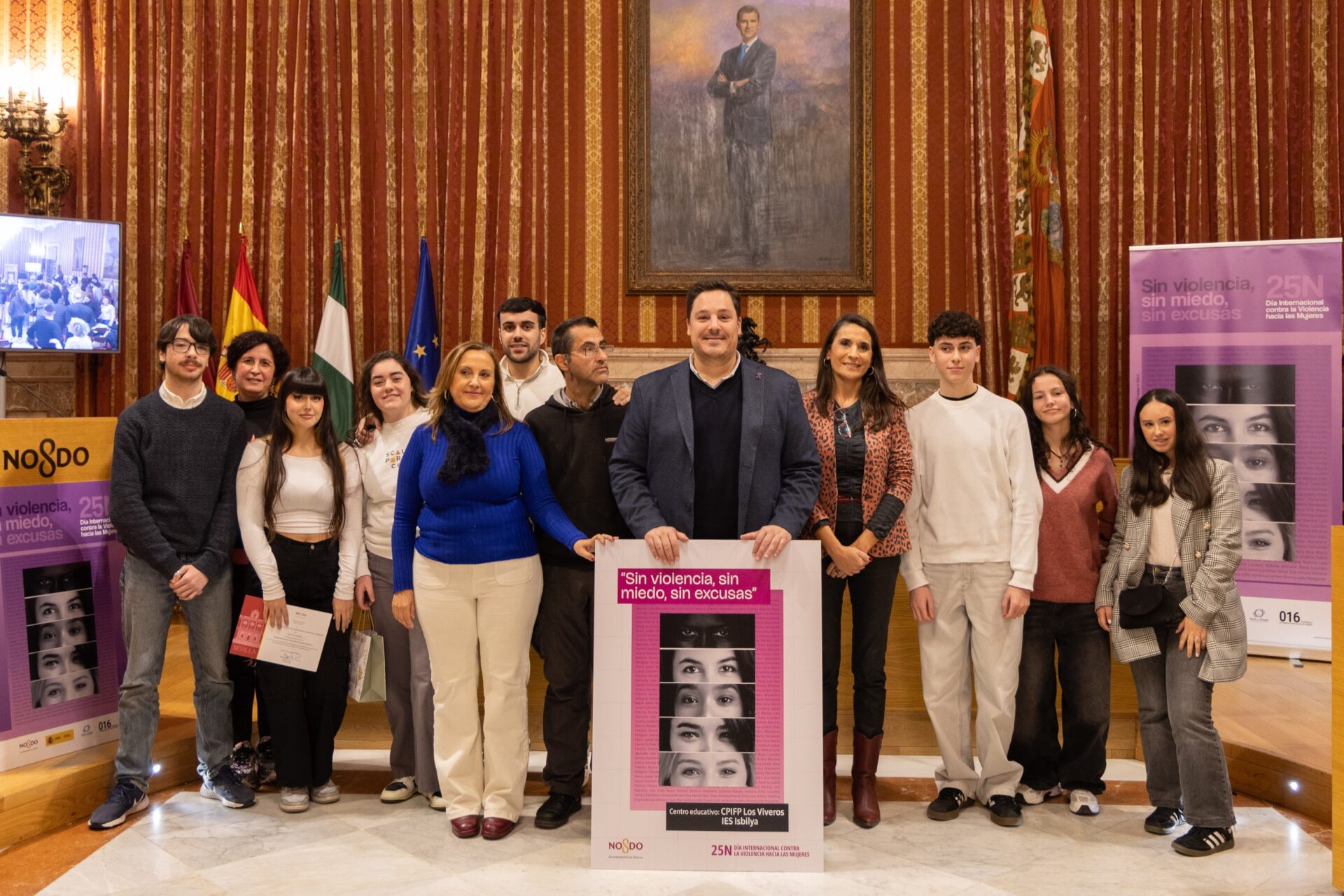 El Ayuntamiento reconoce a los ganadores del concurso de carteles y eslóganes del 25N