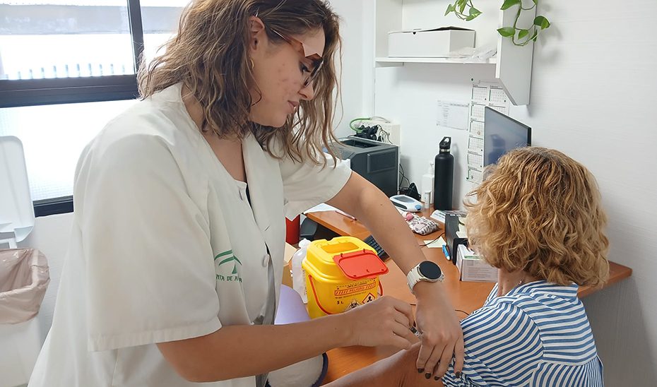 Millón y medio de andaluces ya se han vacunado frente a la gripe desde el comienzo de la campaña