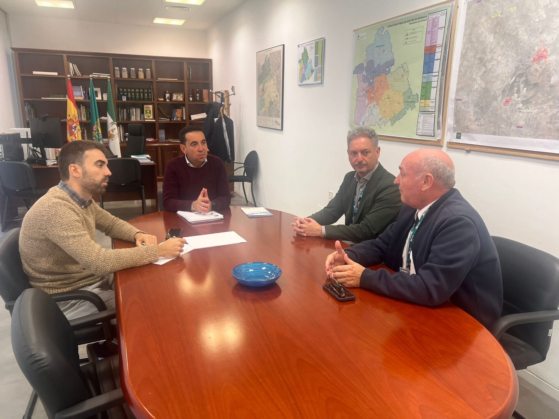 La Diputación estudia vías de colaboración para reforzar y poner en valor la labor de la Protección Civil en los municipios