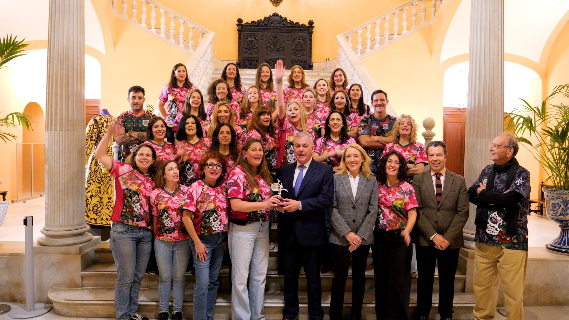 El alcalde Sanz recibe al club Lacartijas que ha revolucionado el rugby femenino +35 en España