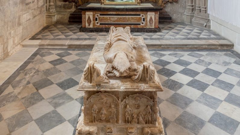 ‘De profundis’ una experiencia por los sepulcros de la Catedral