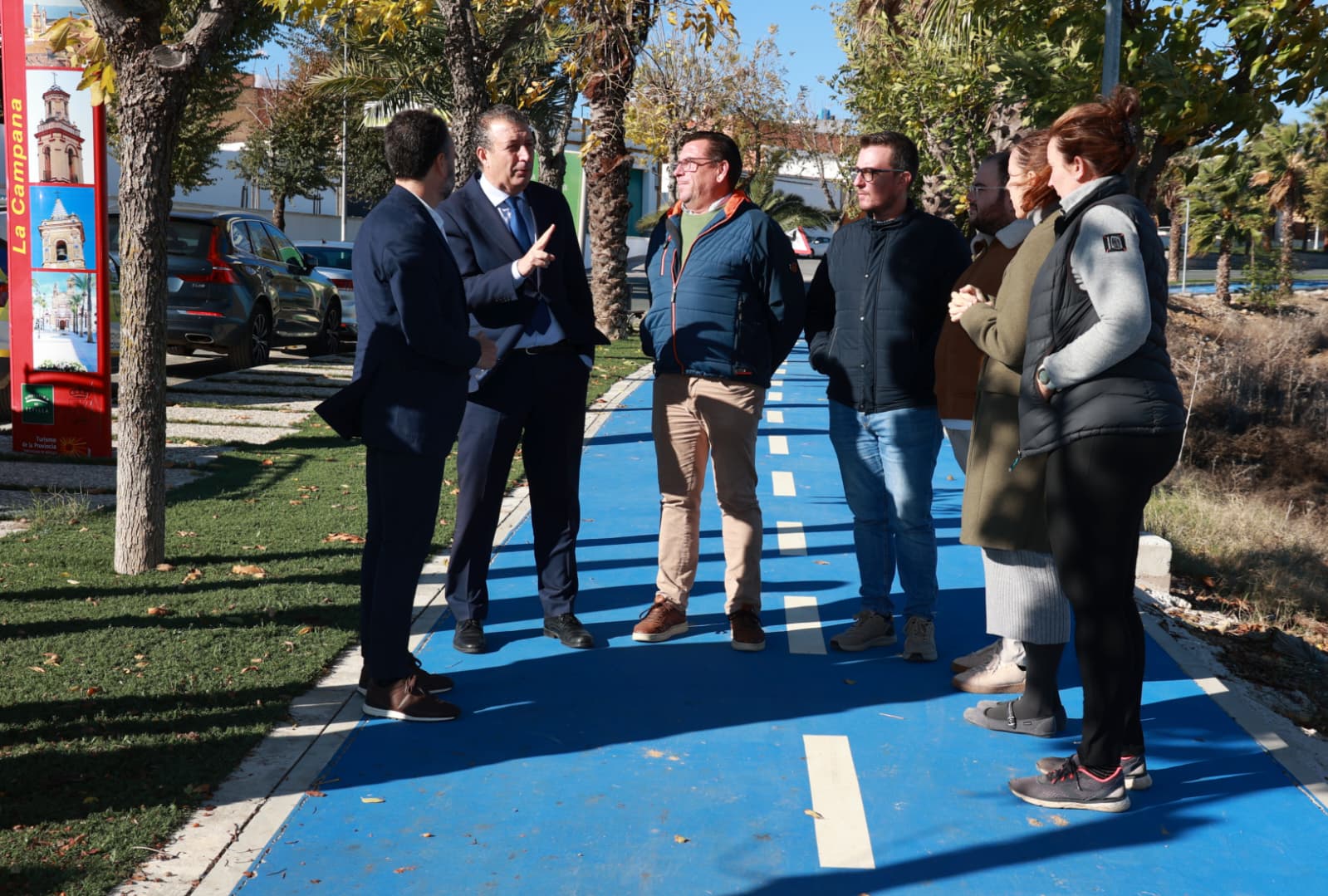 Javier Fernández pone a La Campana como ejemplo de “pueblo amable con el medioambiente” tras visitar los proyectos que están en marcha con fondos gestionados por la Diputación