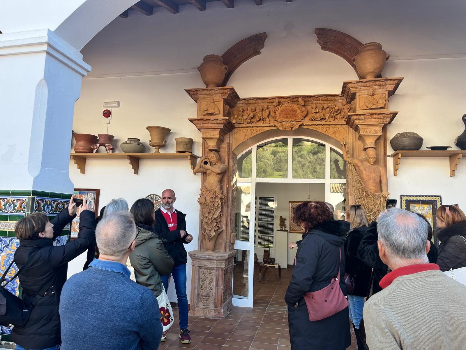 Gelves impulsa su promoción turística con una jornada formativa sobre cerámica dirigida a Guías Oficiales