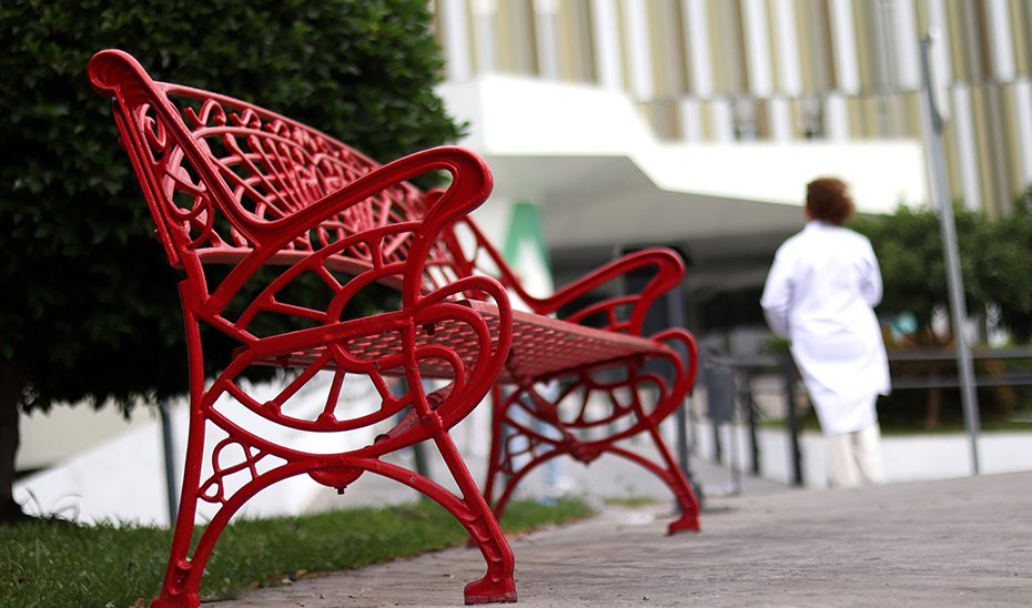 Medio centenar de centros de la sanidad pública acreditan su compromiso contra la violencia de género