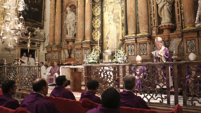 Monseñor Saiz en la misa por los sacerdotes difuntos: “El ministerio sacerdotal no se mide por la brillantez exterior, sino por la fidelidad silenciosa”