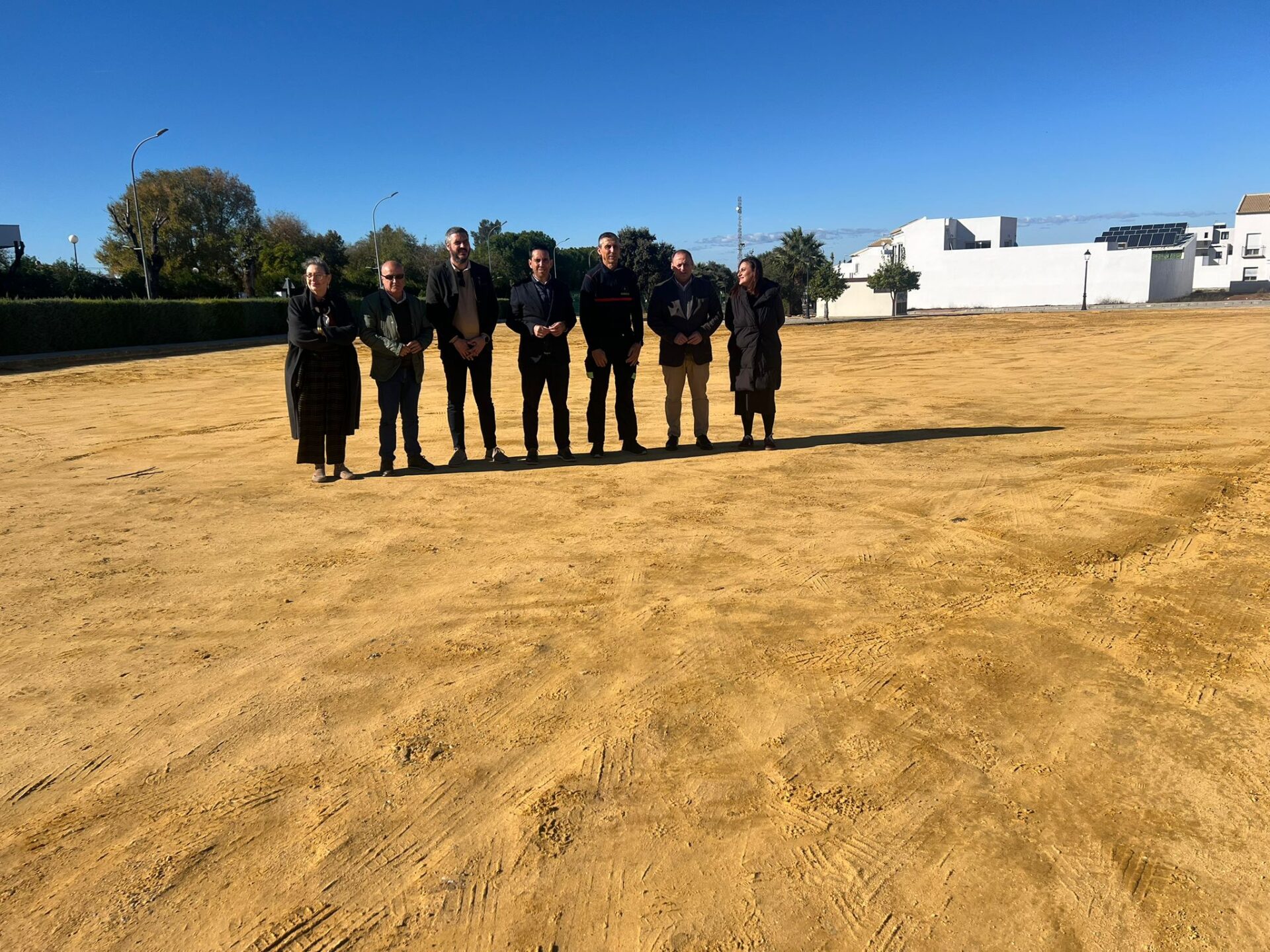 Gonzalo Domínguez visita los terrenos donde se construirá el nuevo Parque de Bomberos de Fuentes de Andalucía