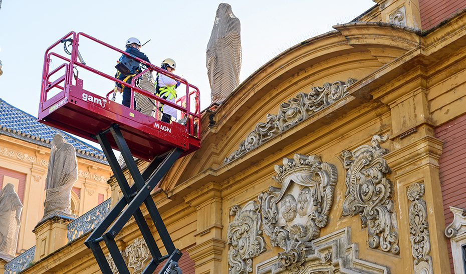 Iniciados los estudios previos para conservar las esculturas y portada lateral del Palacio de San Telmo