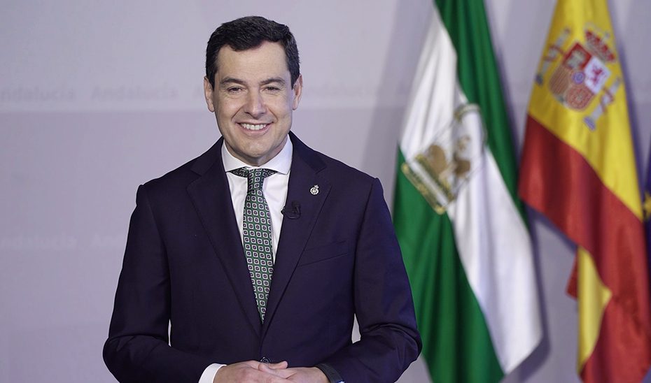 Moreno agradece la insignia de oro otorgada por la Federación Andaluza de Comunidades de Cataluña