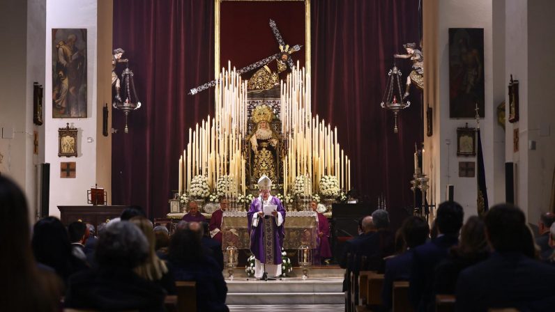 Monseñor Saiz Meneses en el 150 aniversario de las Penas de San Vicente: «La Hermandad tiene futuro porque el Evangelio tiene futuro»