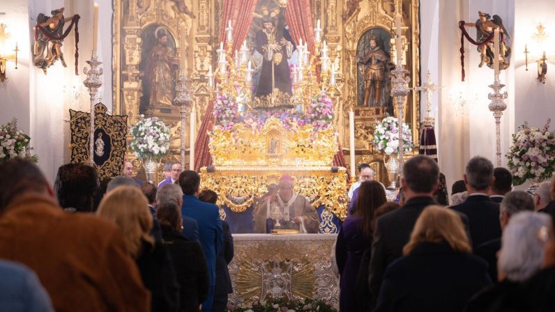 Monseñor Saiz Meneses clausura la Santa Misión Parroquial de La Algaba