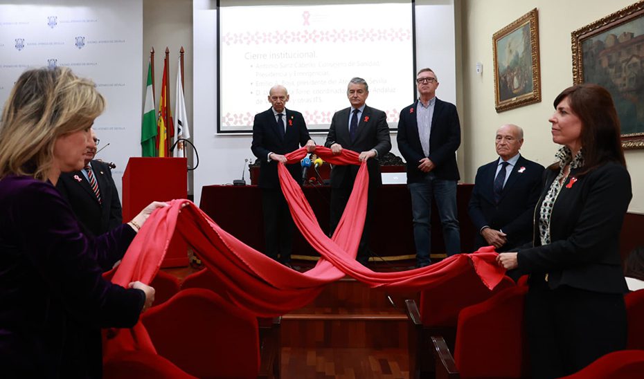 Andalucía mantiene una tasa estable de VIH con 6,1 casos por 100.000 habitantes, con 527 nuevos en 2024