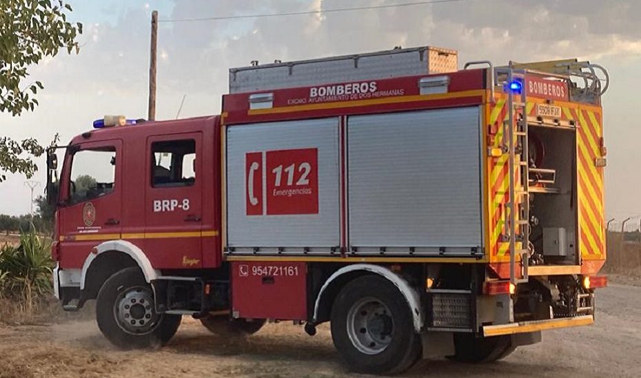 Una mujer ha sido rescatada esta madrugada en un incendio de vivienda en Dos Hermanas