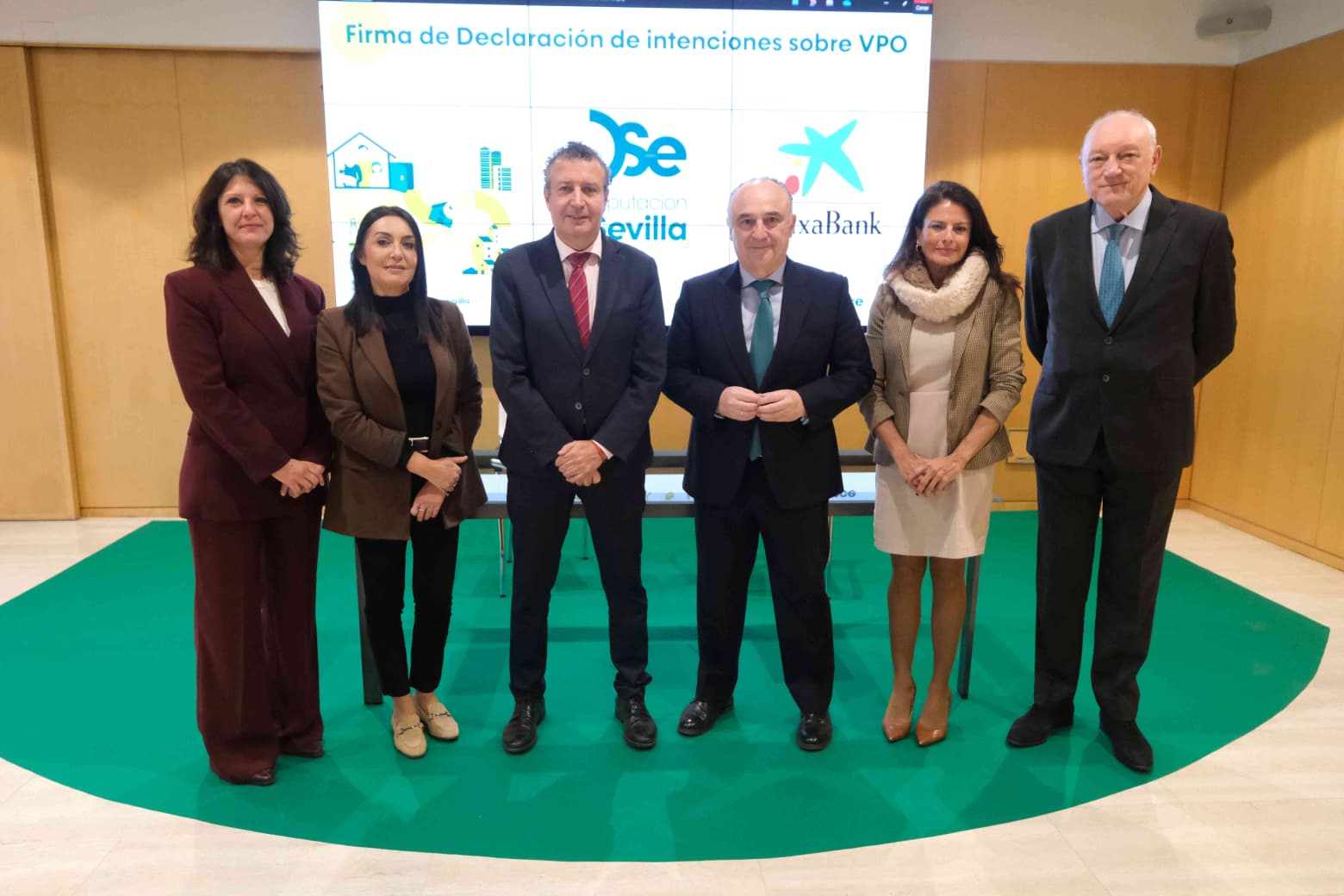 La Diputación y CaixaBank firman un protocolo para facilitar a los municipios la financiación de las VPO del Programa Sevilla 2030