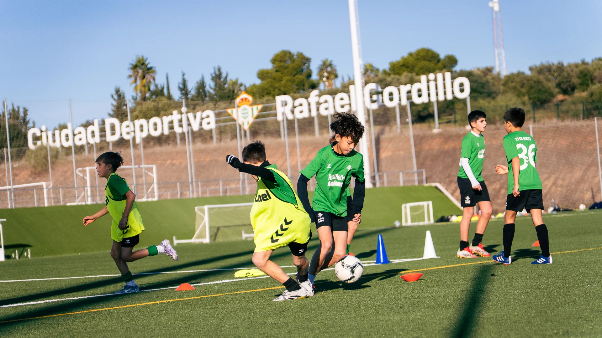 El Real Betis inaugura ‘Real Betis Camp The Best’ en la Ciudad Deportiva Rafael Gordillo