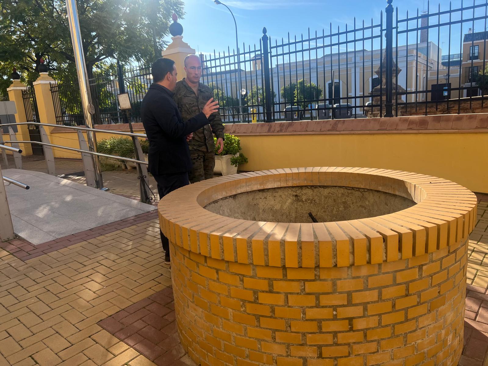 El diputado de Servicios Públicos Supramunicipales visita la Delegación de Defensa en Andalucía para abrir nuevas líneas de colaboración