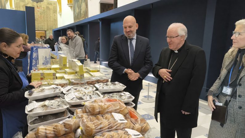El arzobispo de Sevilla bendice la Muestra de Dulce de Conventos