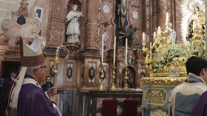 El arzobispo recuerda que “la fe se confiesa con la boca, se celebra en la liturgia y se vive con obras”