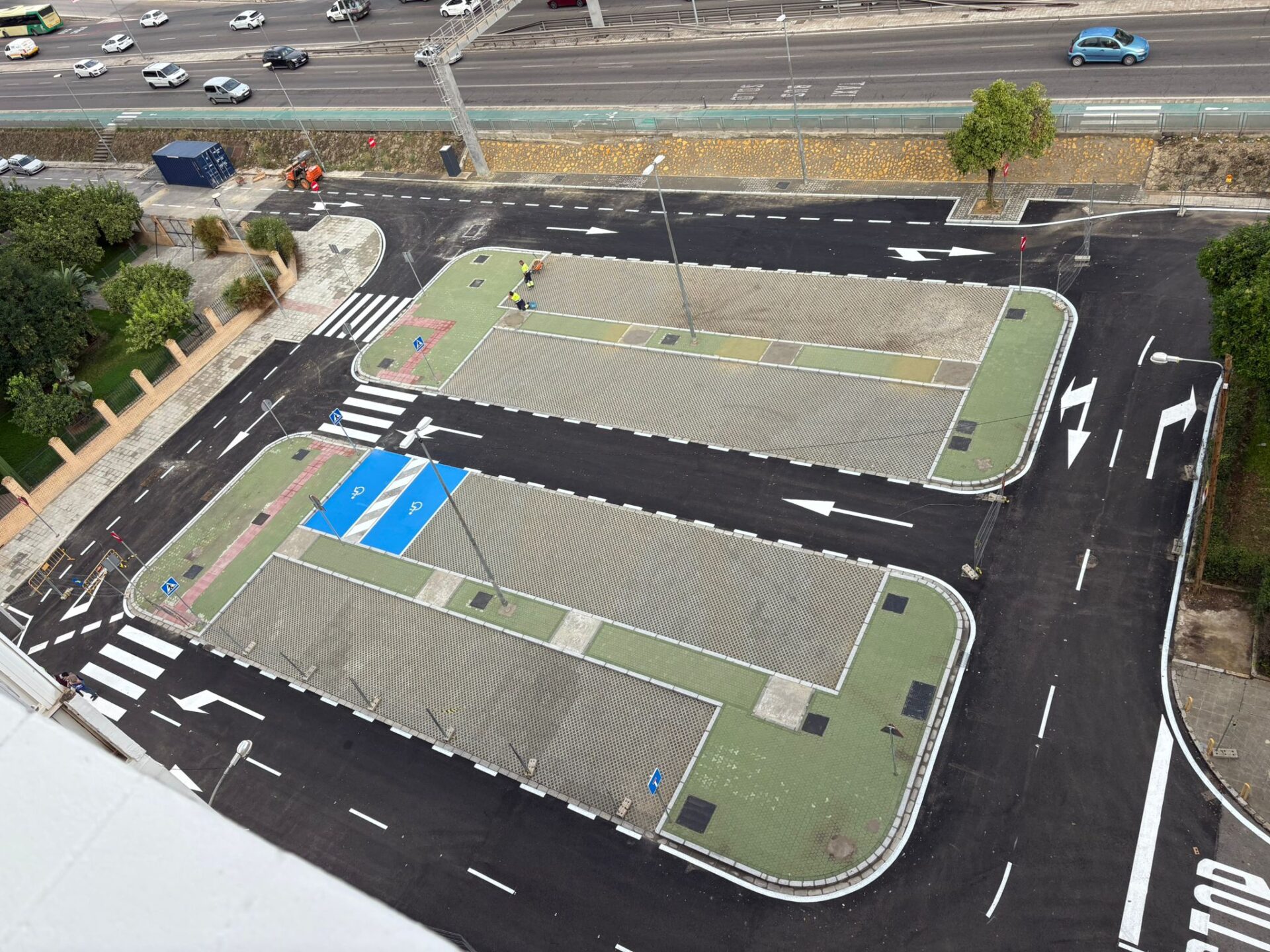 Sanz supervisa las obras de transformación de Santa Aurelia que superan el millón de euros para ganar arbolado, accesibilidad, aparcamientos y alumbrado