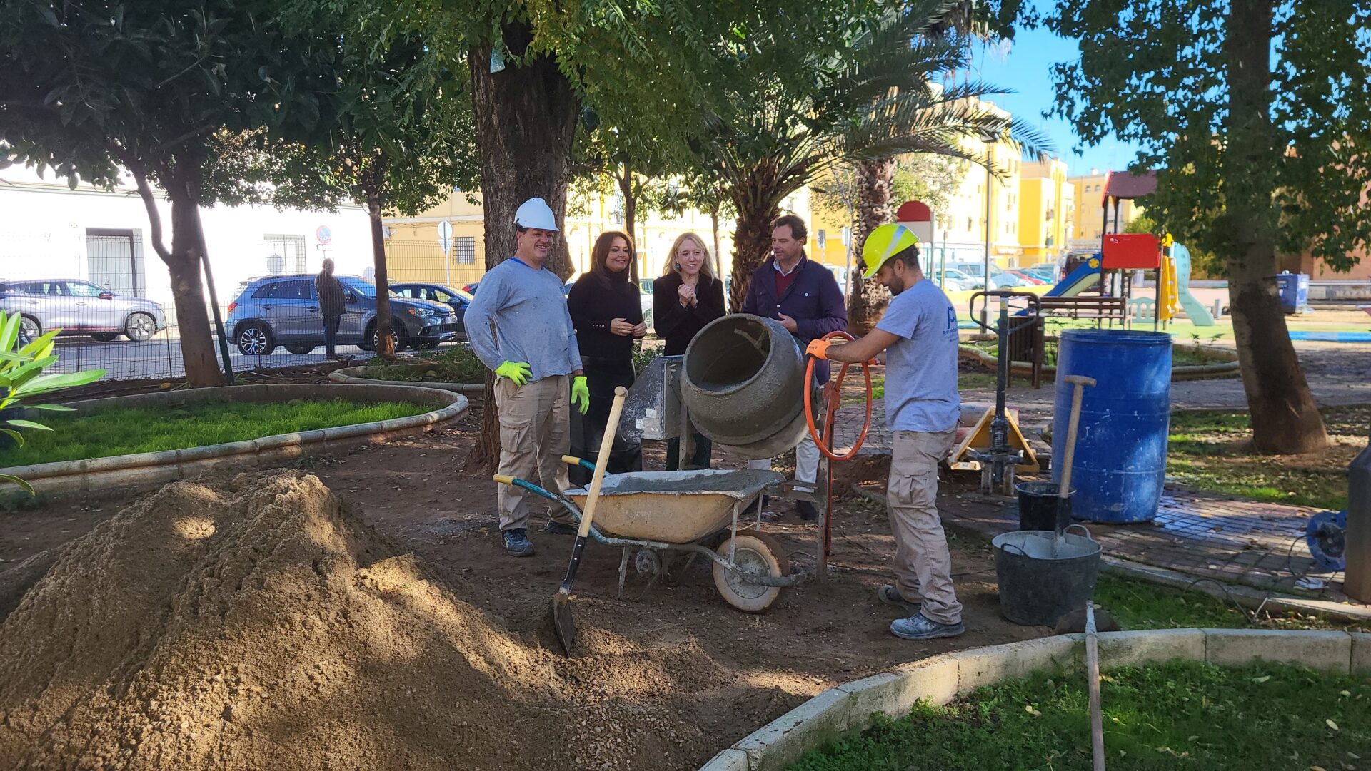 El Ayuntamiento impulsa mejoras en seguridad, ajardinamiento y ordenación del Jardín de Manuel Garrido en La Barzola