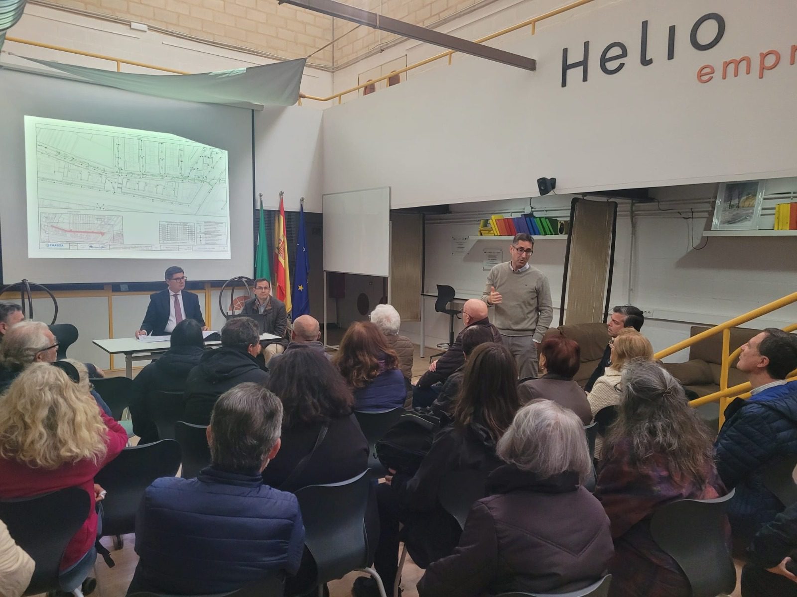 El Gobierno de Sanz inicia la renovación del saneamiento de la calle Guadalbullón, que se suma a las obras de mejora de redes en Bellavista-La Palmera con una inversión de más de 5 millones