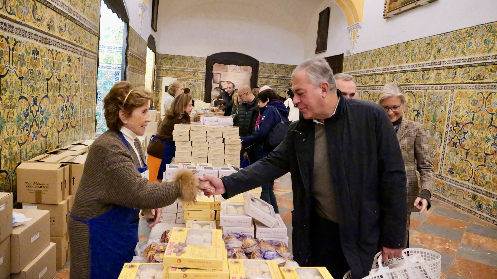 Sanz subraya el valor cultural y patrimonial de los conventos en la tradicional muestra de dulces del Alcázar
