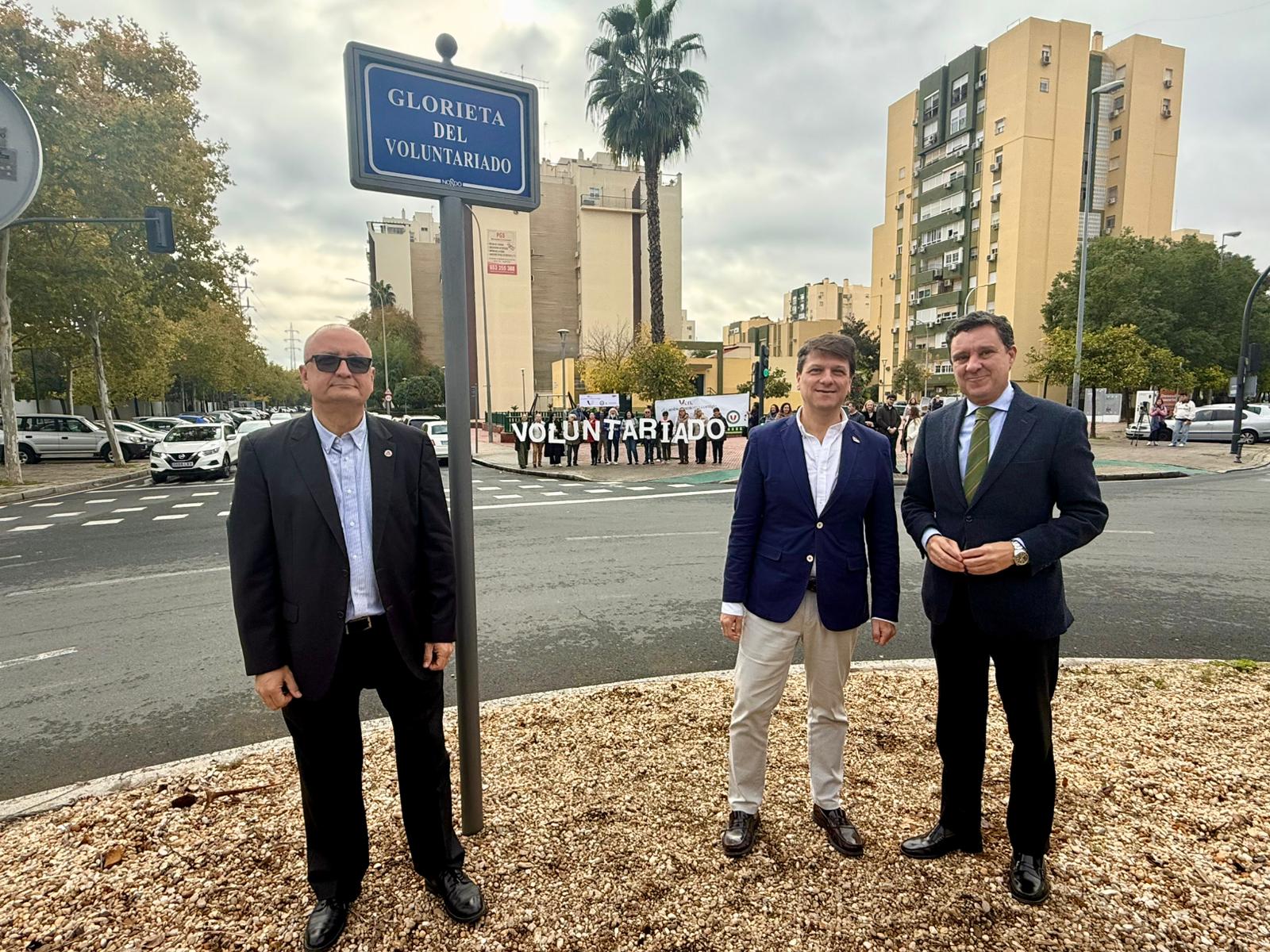 El Ayuntamiento inaugura la ‘Glorieta del Voluntariado’ en el distrito Norte, dedicada a la labor altruista de las más de 600 entidades sevillanas