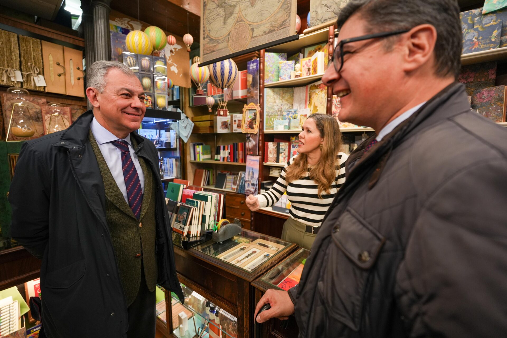 El Gobierno de Sanz pone en marcha el martes 16 la campaña de Navidad y rebajas de BonoSevilla con la venta de 57 500 bonos para impulsar el comercio local