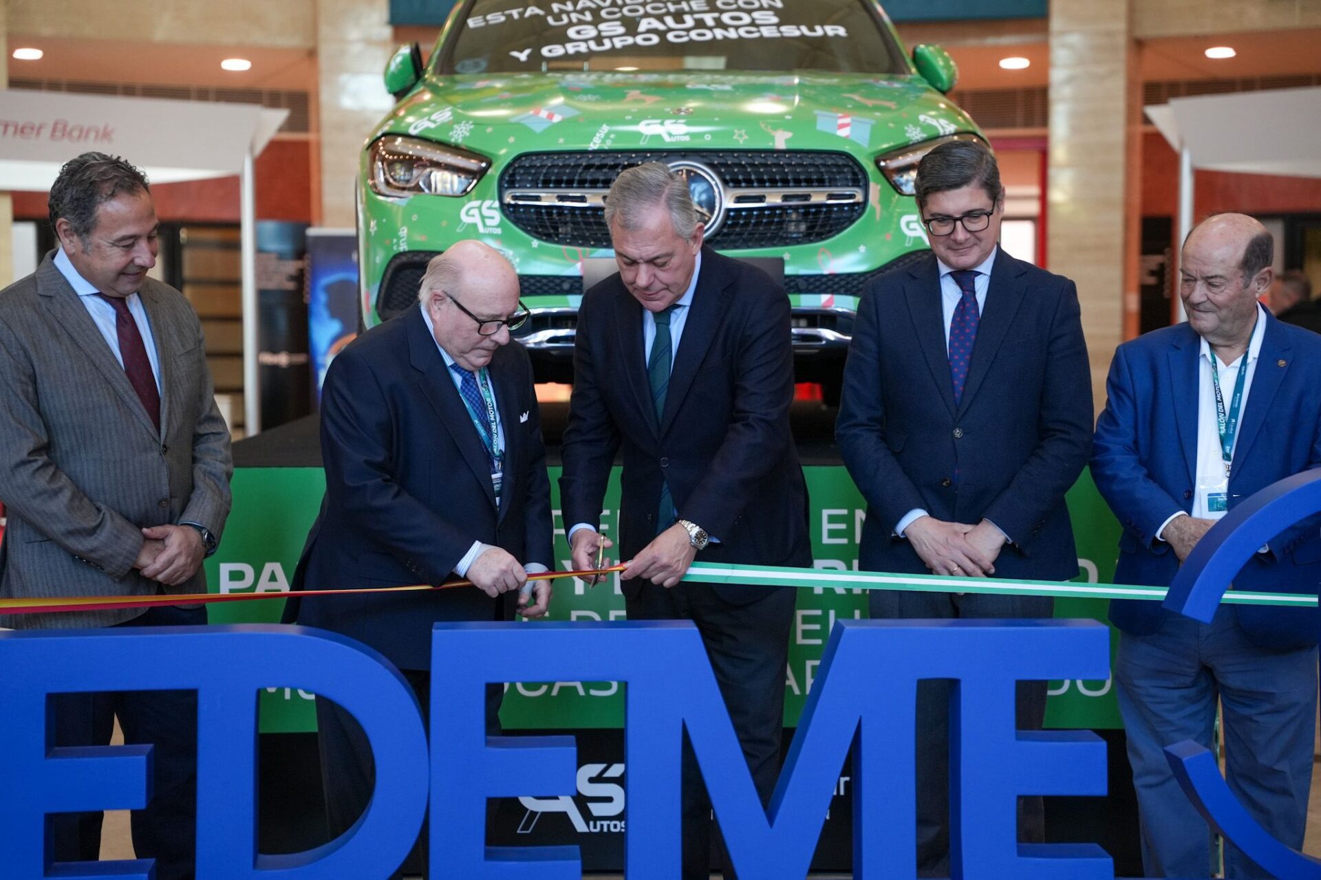 El alcalde Sanz inaugura la XV edición del Salón del Motor en Fibes, referente nacional del sector de la automoción con más de 3000 vehículos en exposición