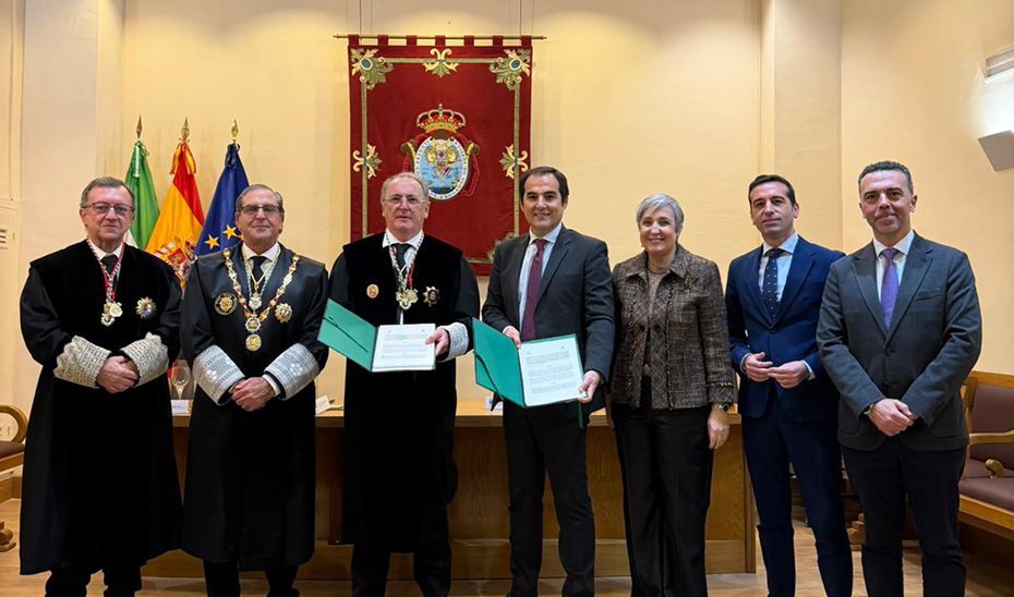 Andalucía impulsará la vía de la conciliación con los colegios de abogados para evitar juicios