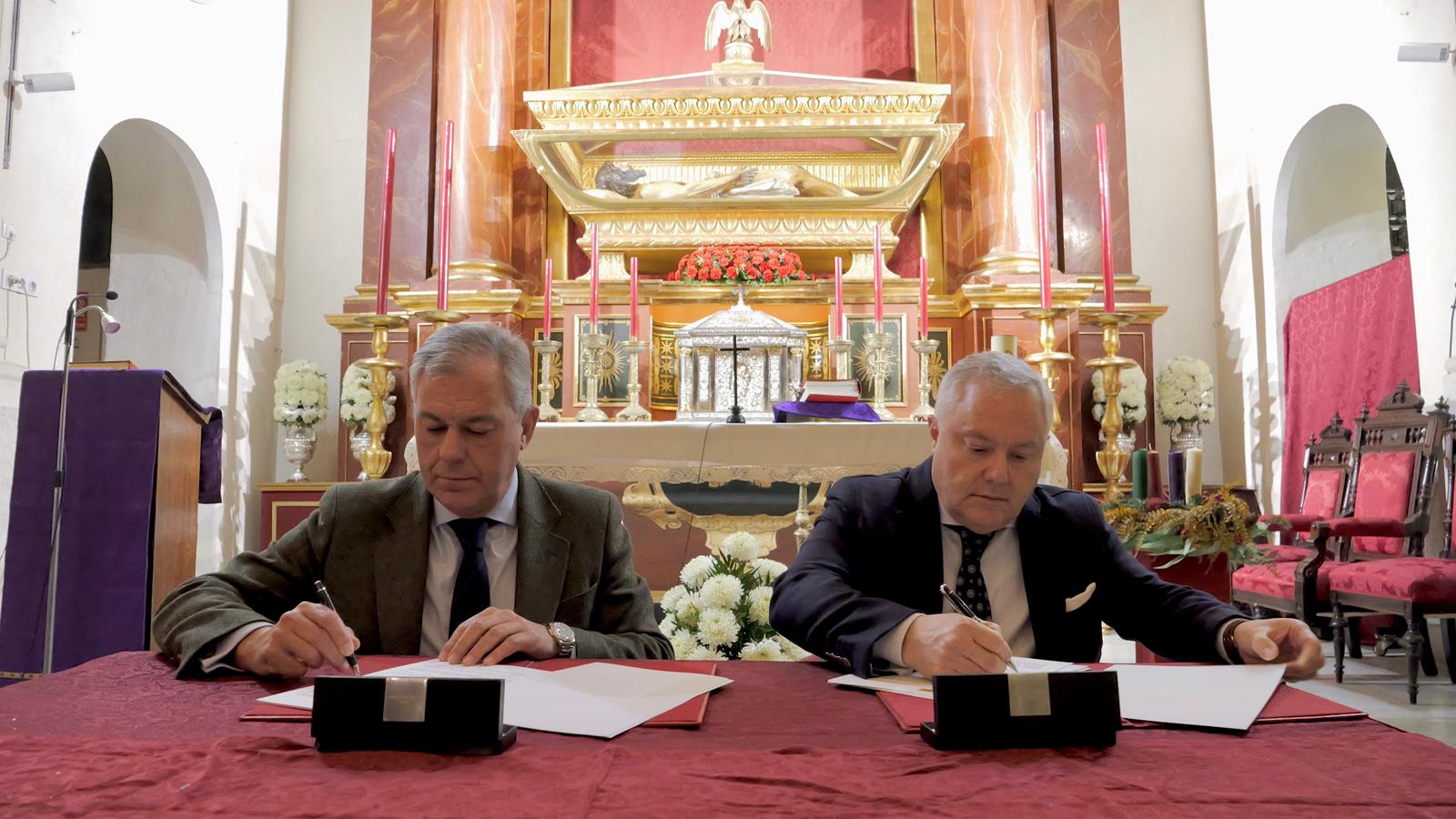 El alcalde Sanz firma un convenio para subvencionar la segunda fase de las obras en la iglesia de San Gregorio