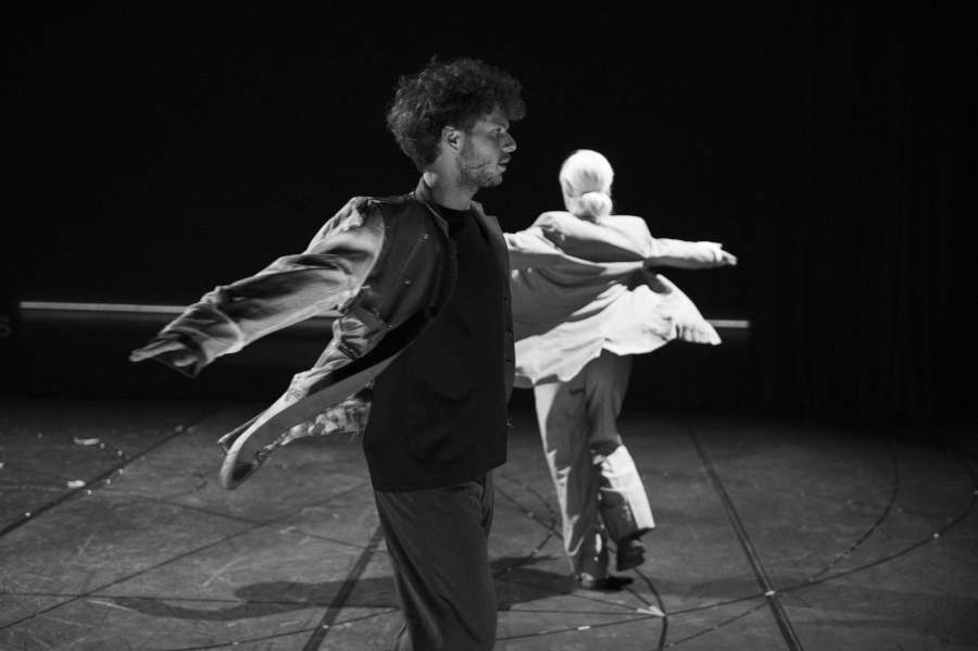 El Teatro Central acoge el estreno en España de ‘BREL’, la última propuesta de la compañía ROSAS