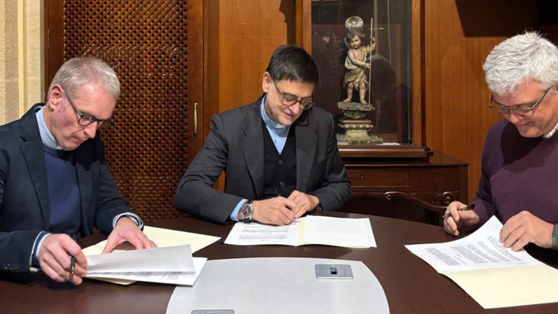 El Cabildo, la Facultad de Teología y el Conservatorio apuestan por la digitalización de los libros corales de la Catedral