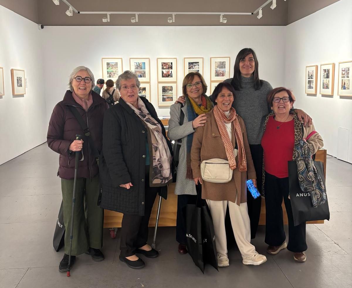 La exposición ‘Ellas en la ciudad’ exhibe una cartografía crítica sobre el género y la memoria urbana en la periferia de Sevilla