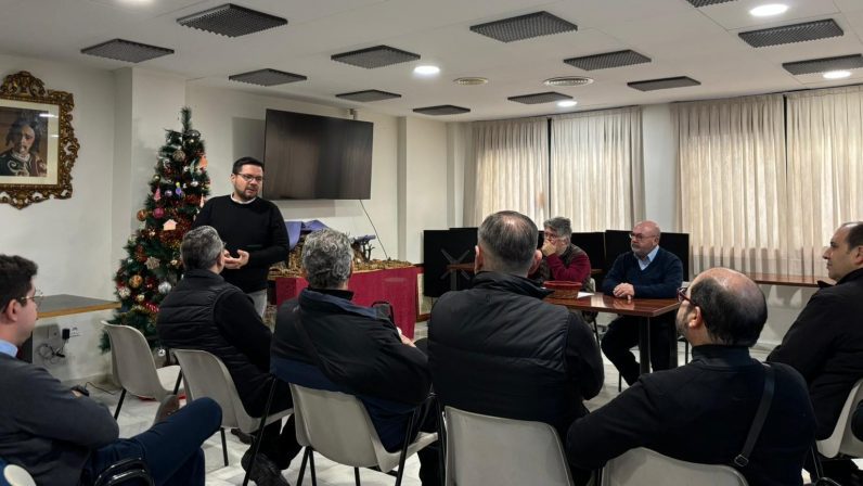 El sacerdote Fernando Borrego, nuevo abad mayor de la Universidad de Curas de Sevilla