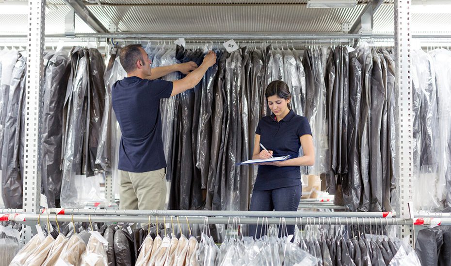 Consumo informa sobre cómo y cuándo se puede reclamar un servicio de tintorería