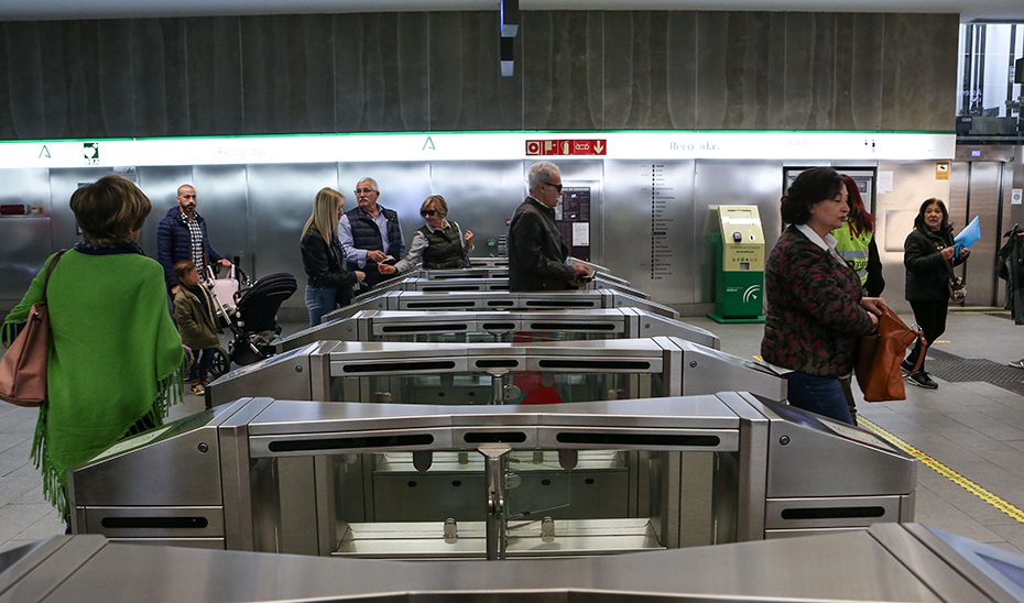 La Junta mantiene las ayudas al transporte público en 2026 y financia una bonificación adicional del 20%