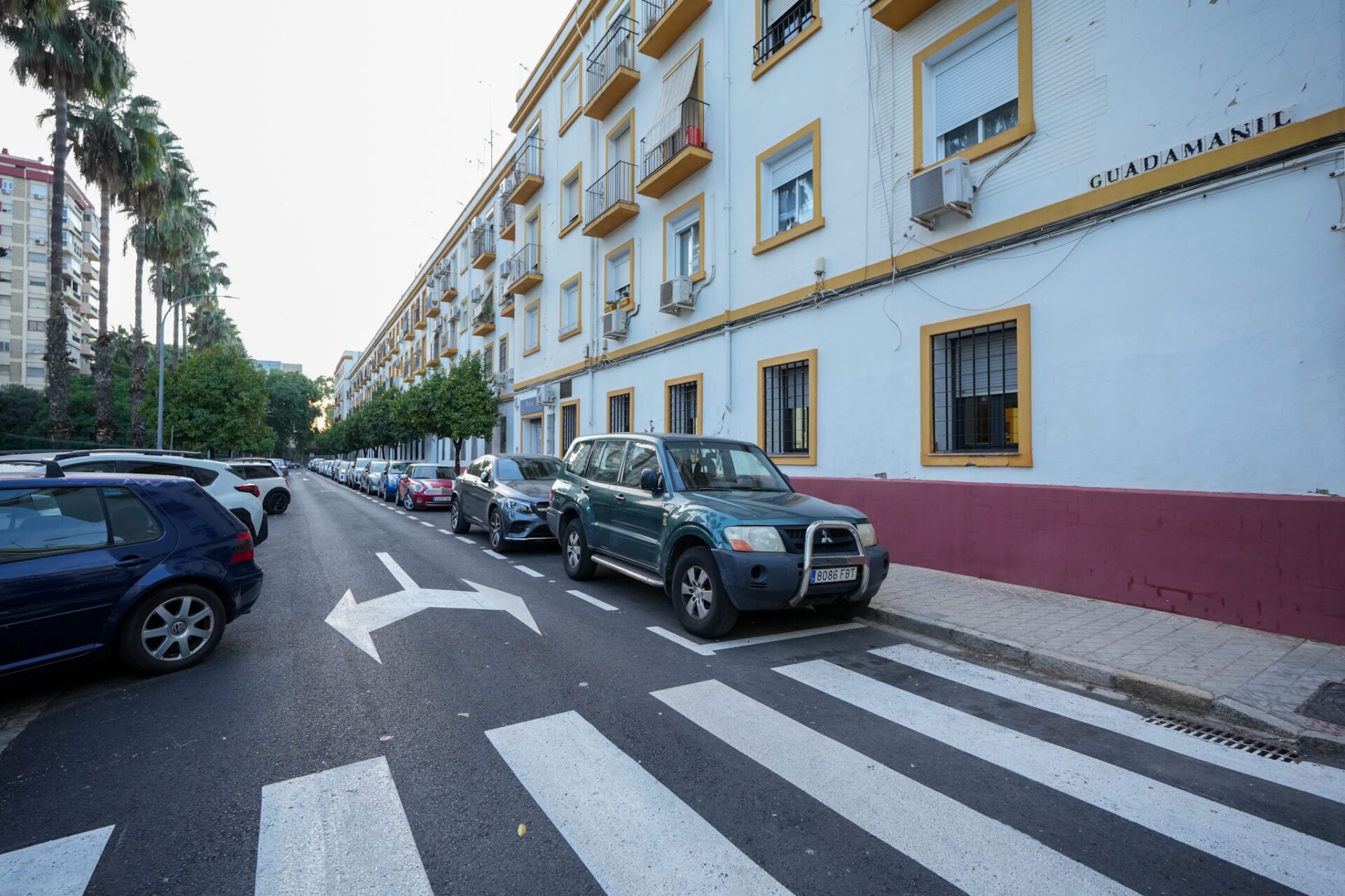 El Gobierno de Sanz suma casi 1,5 millones de euros en reasfaltados en el distrito Bellavista-La Palmera con la recuperación de arterias claves