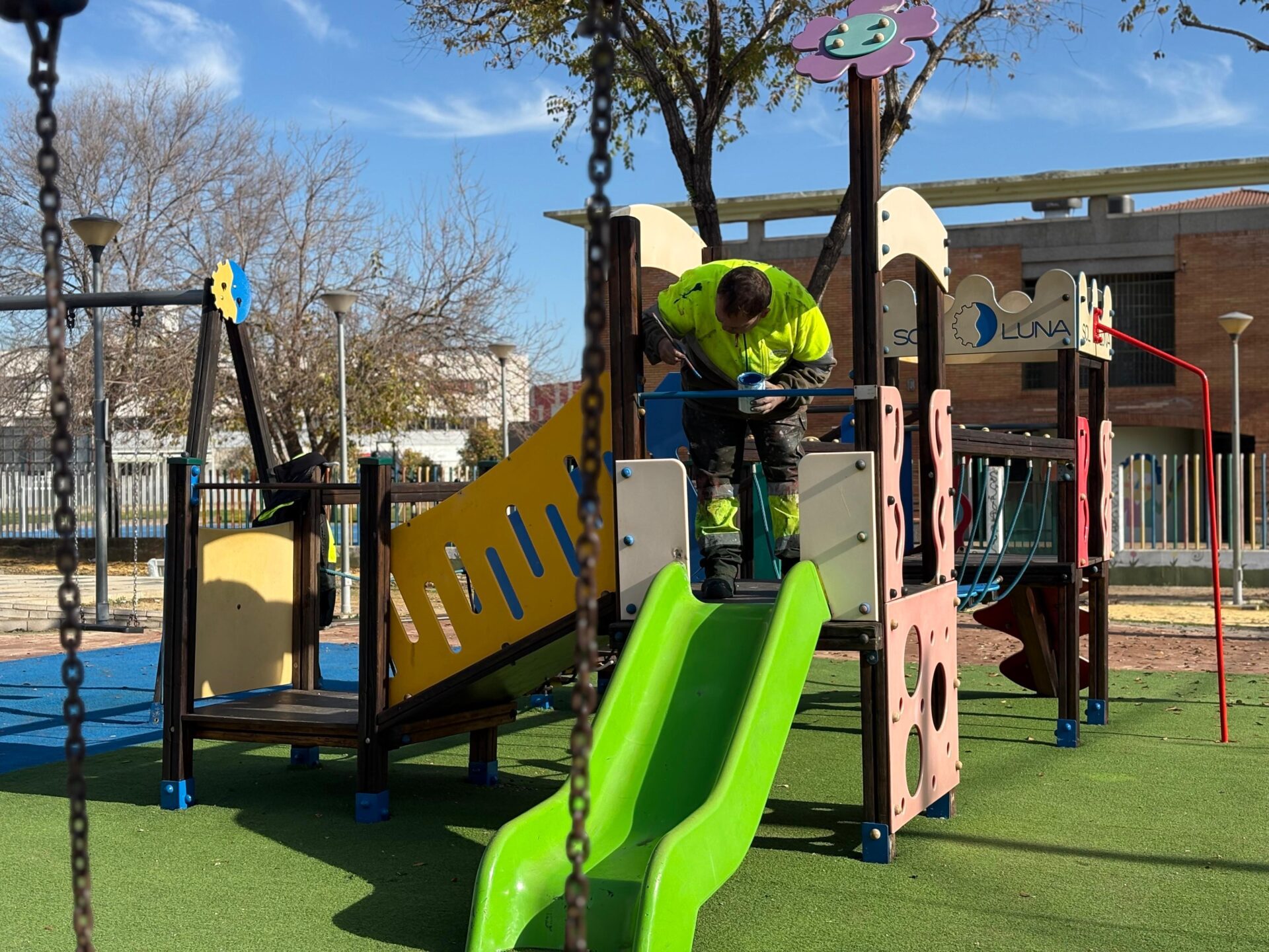 El Gobierno de Sanz transforma el Parque Francisco Garrido Marqués, en Palmete, con más accesibilidad, nuevo mobiliario y un área canina independiente