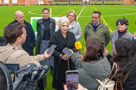 Del Pozo destaca la apuesta del Gobierno andaluz por mejorar las instalaciones deportivas con la remodelación del estadio municipal de Bormujos