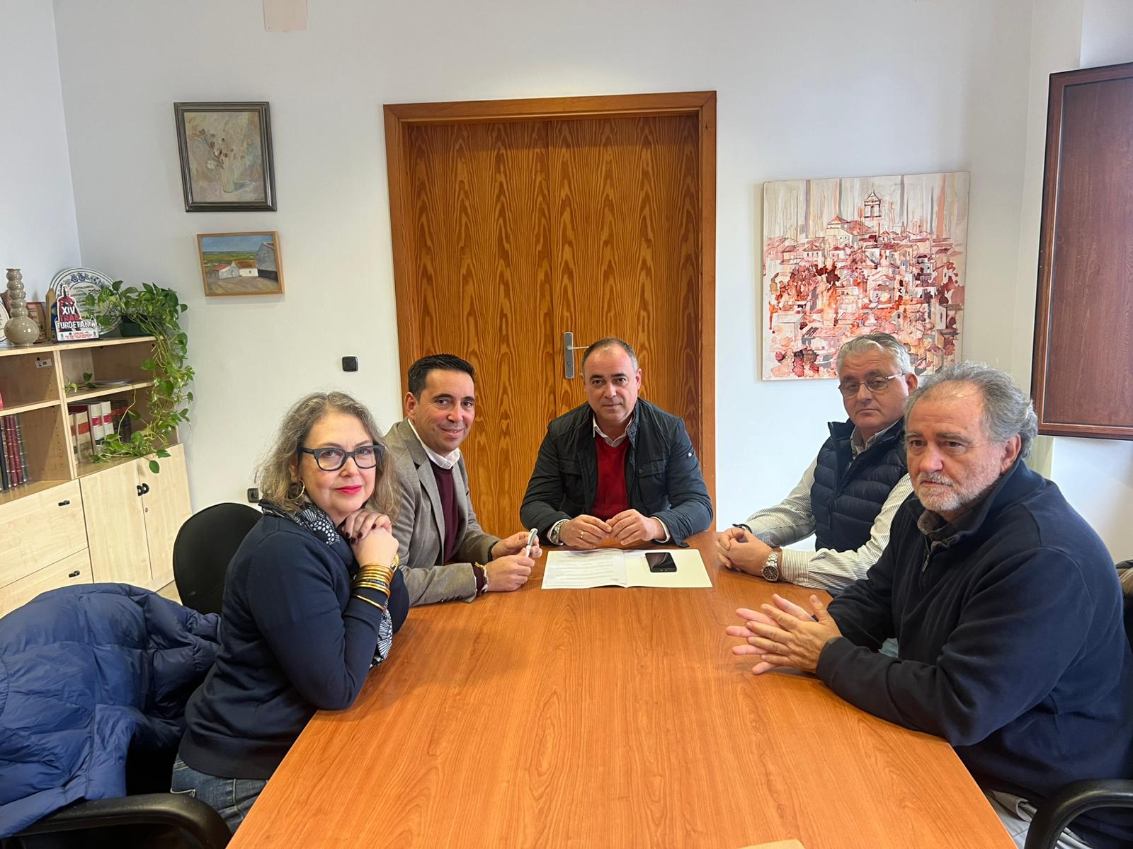 La Diputación asignó a Castilblanco ayudas por cerca de 860.000 euros para renovación de vehículos, agua y control de colonias felinas