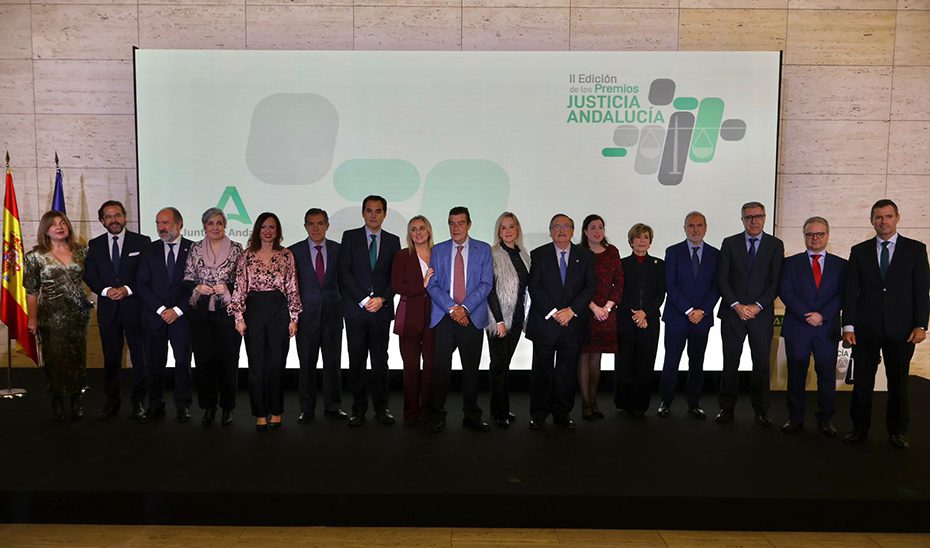La Junta premia a quienes “cuidan, protegen y fortalecen cada día” la Justicia, un “valor esencial”
