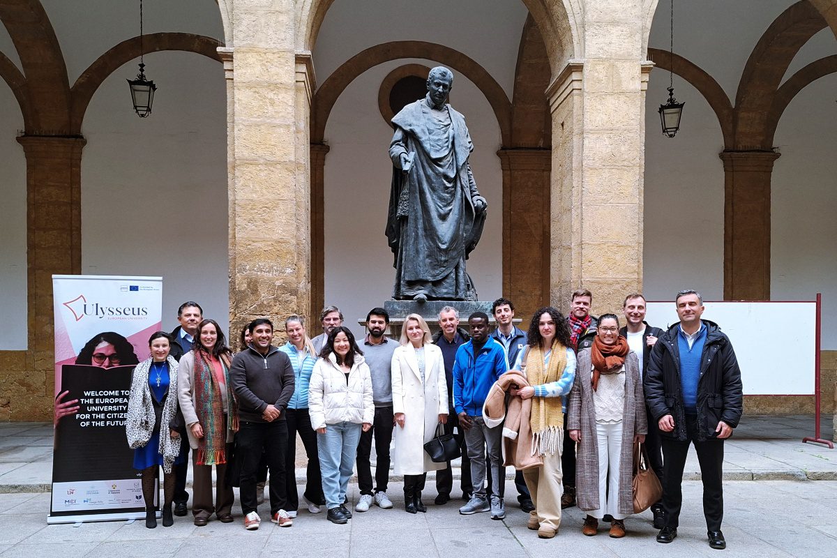 La US da la bienvenida a los estudiantes del Máster Ulysseus en IA para la Transformación Empresarial